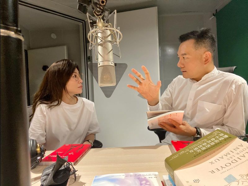 ▲田定豐的節目「安眠書店」,請來KIMIKO談感情事。(圖/田定豐經紀人提供)