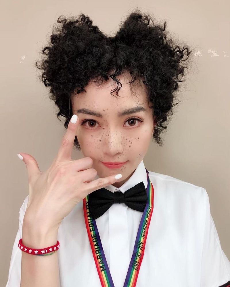▲謝金燕扮成男裝。(圖/謝金燕IG)