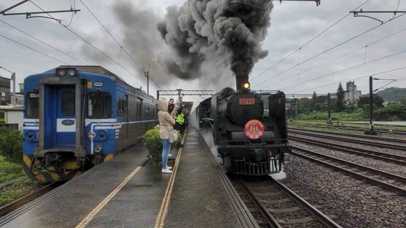 ▲CT273蒸汽火車素有「蒸汽機關車女王」雅稱，今天擔任牽引2020蘭陽媽祖文化節神尊列車的任務。（圖／宜蘭縣政府提供)