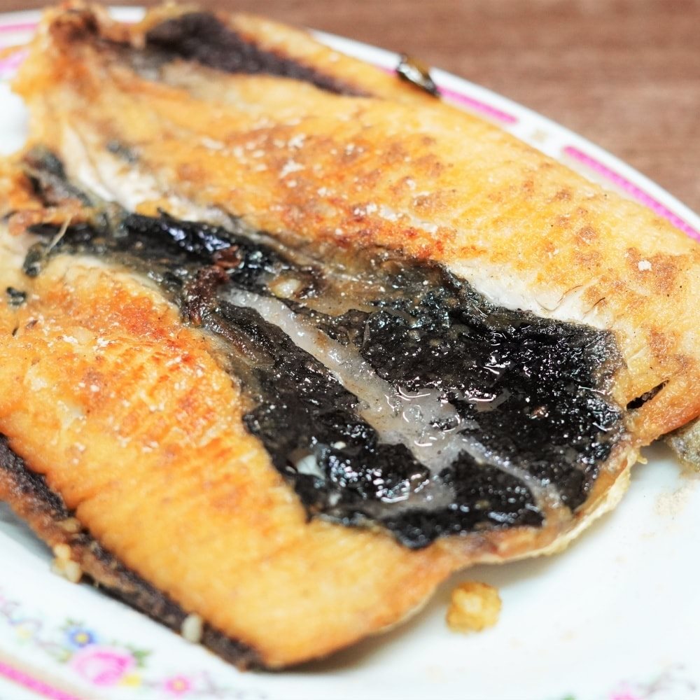 ▲一名網友在《爆廢1公社》發文，表示他看見虱目魚肚上「黑黑一塊」不敢吃，貼文一出，老饕全愣，直呼「這才是經典美味」。（示意圖／黃偉哲臉書）