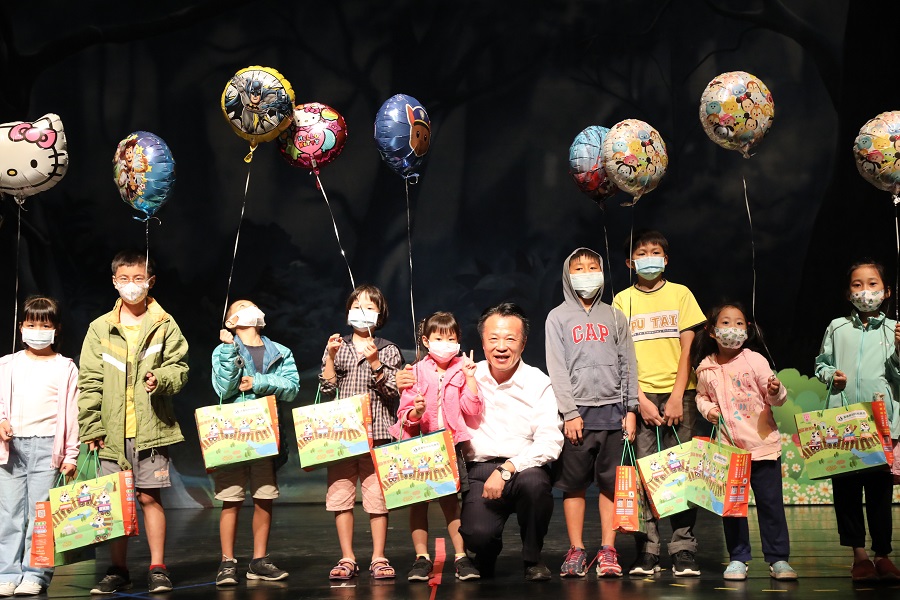 ▲租稅活動及比賽，不論是走入校園、透過網路有獎徵答、歡樂夏令營、園遊會或是結合兒童劇團等，透過寓教於樂，培養民眾租稅觀念。