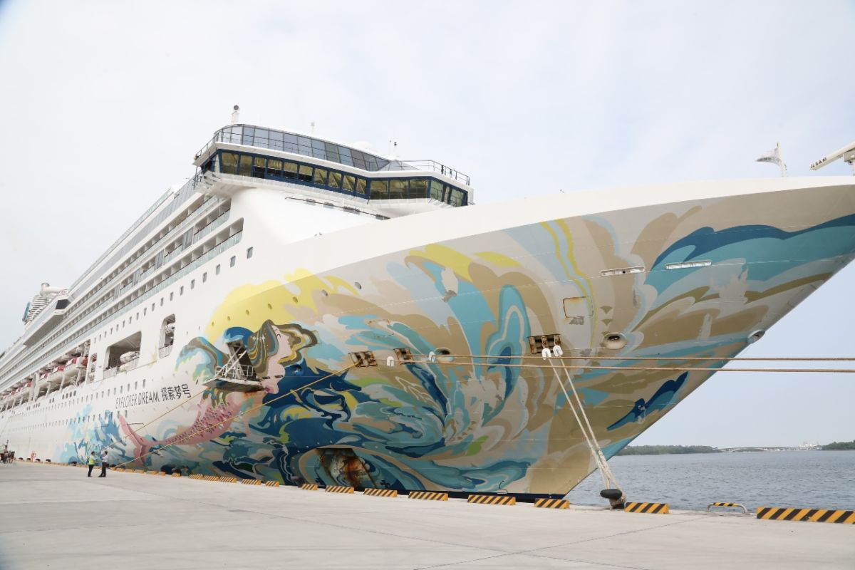 ▲國際級環島郵輪「星夢郵輪探索夢號」首航靠泊台南安平港。（圖／台南市政府提供）