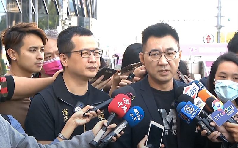 國民黨主席江啟臣26日語革命實踐研究院長羅智強,一同出面反對NCC與行政院長蘇貞昌,干預新聞自由與言論自由。