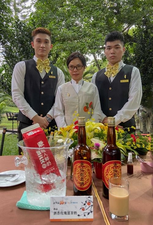 ▲經國管理學院餐旅廚藝管理系飲品調製組負責同學合照。(圖/主辦單位提供)