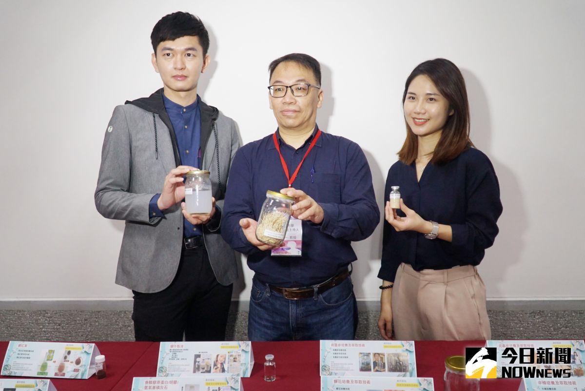 ▲大葉大學育成中心主任吳建一(中)展示實驗室研發成果。（圖／記者陳雅芳攝，2020.10.26）