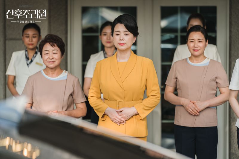 ▲劇中,張慧珍(中)是月子中心院長。(圖/tvN)