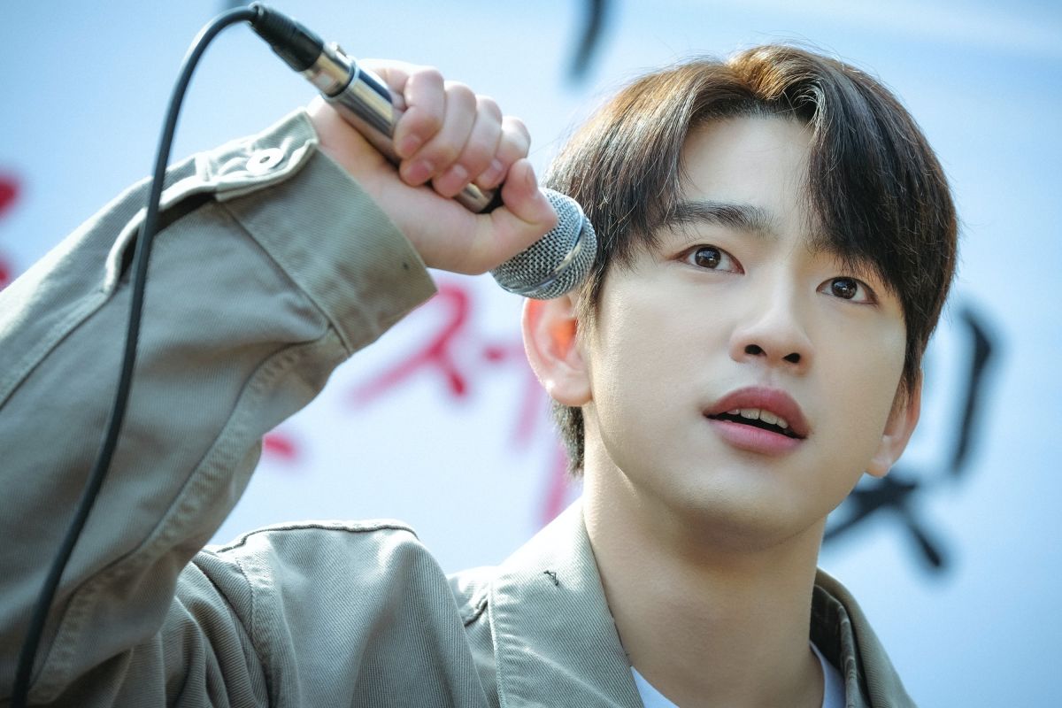 ▲劇中，朴珍榮是法律系系草，為理想投身學運超熱血。（圖／中天）