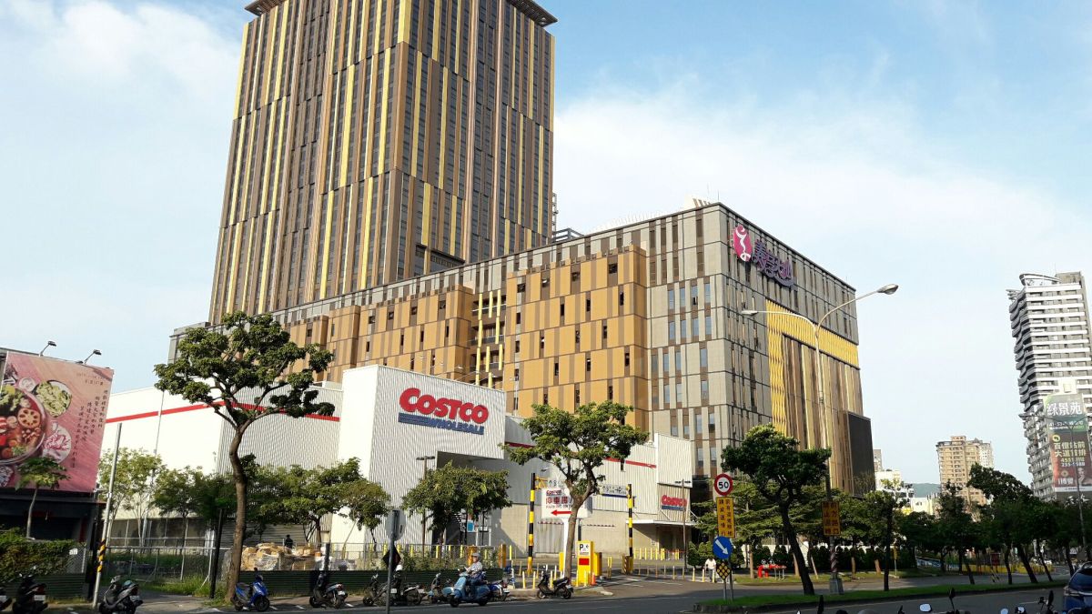 ▲北高雄百貨聚落正在成形，連帶拉抬周邊房市熱絡程度。（圖／NOWnews資料照）