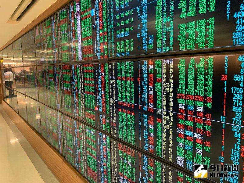 ▲台北股市17日早盤跌240點，來到12887點，跌幅1.8%，萬三失守。（示意圖／NOWnews資料照片）