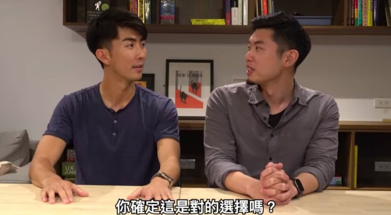 ▲lan揭露在蘋果當工程師時,年收入高達25萬元美金。(圖/翻攝嘟嘟人YT)