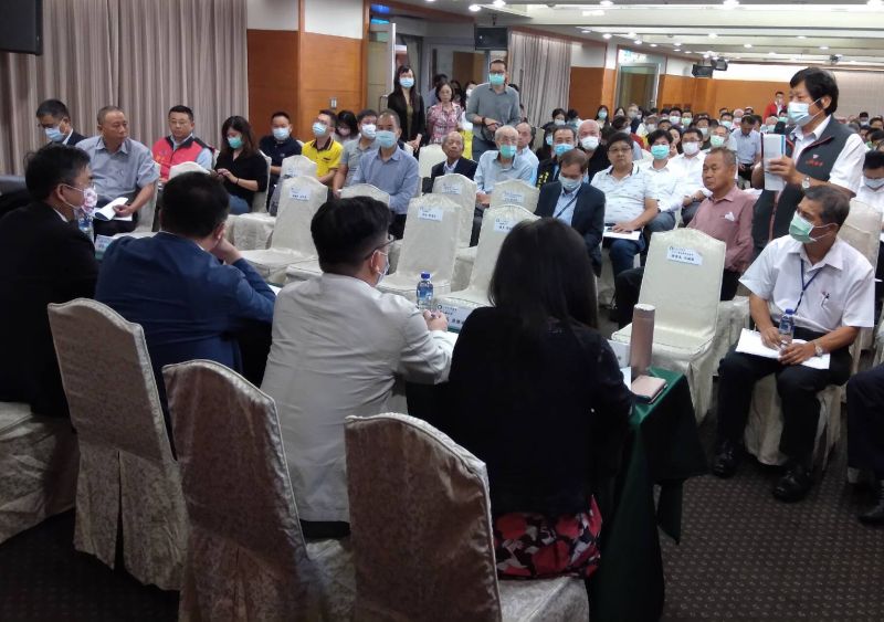 ▲透過說明會,與廠商直接互動,協助廠商掌握建廠進度。(圖/中部聯合服務中心提供,2020.10.27)