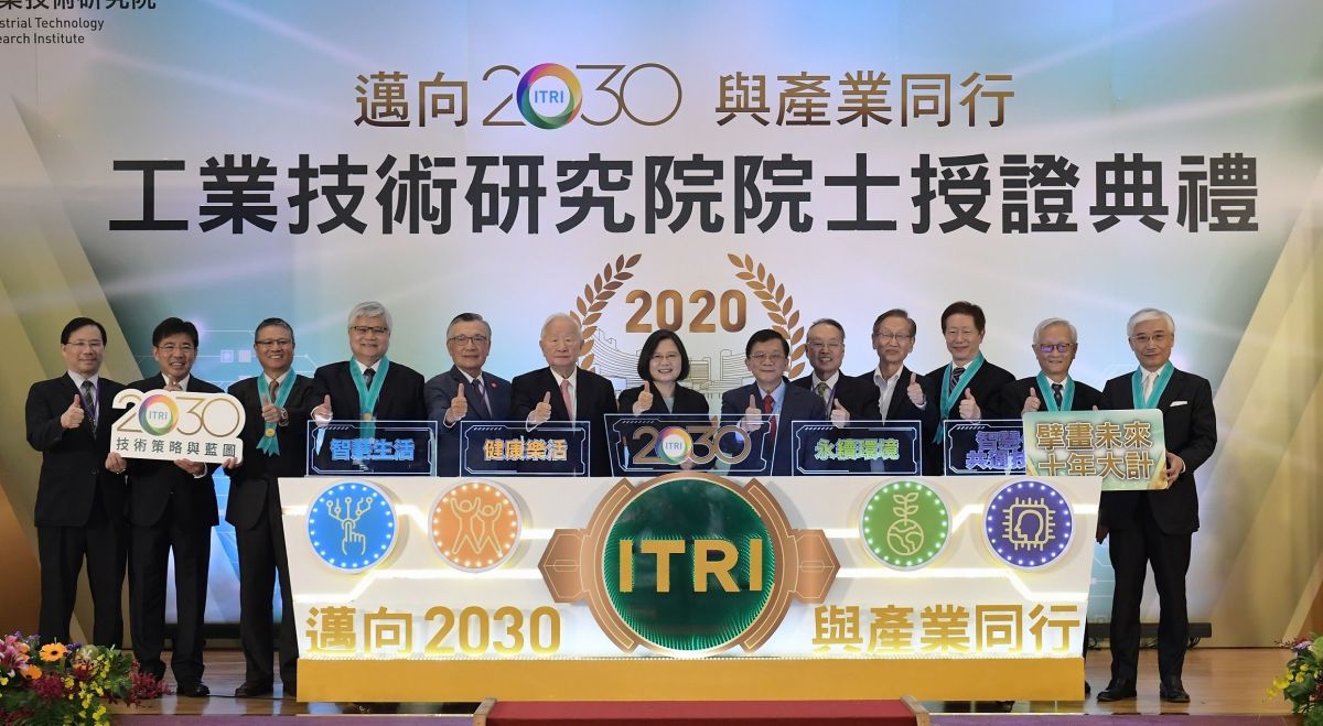 ▲蔡總統稱許「全皮膚組織列印技術」是工研院全球首創的多層細胞組織皮膚分化製造技術，造福更多燒燙傷患者與皮膚整型病人。（圖/記者金祐妤攝影）