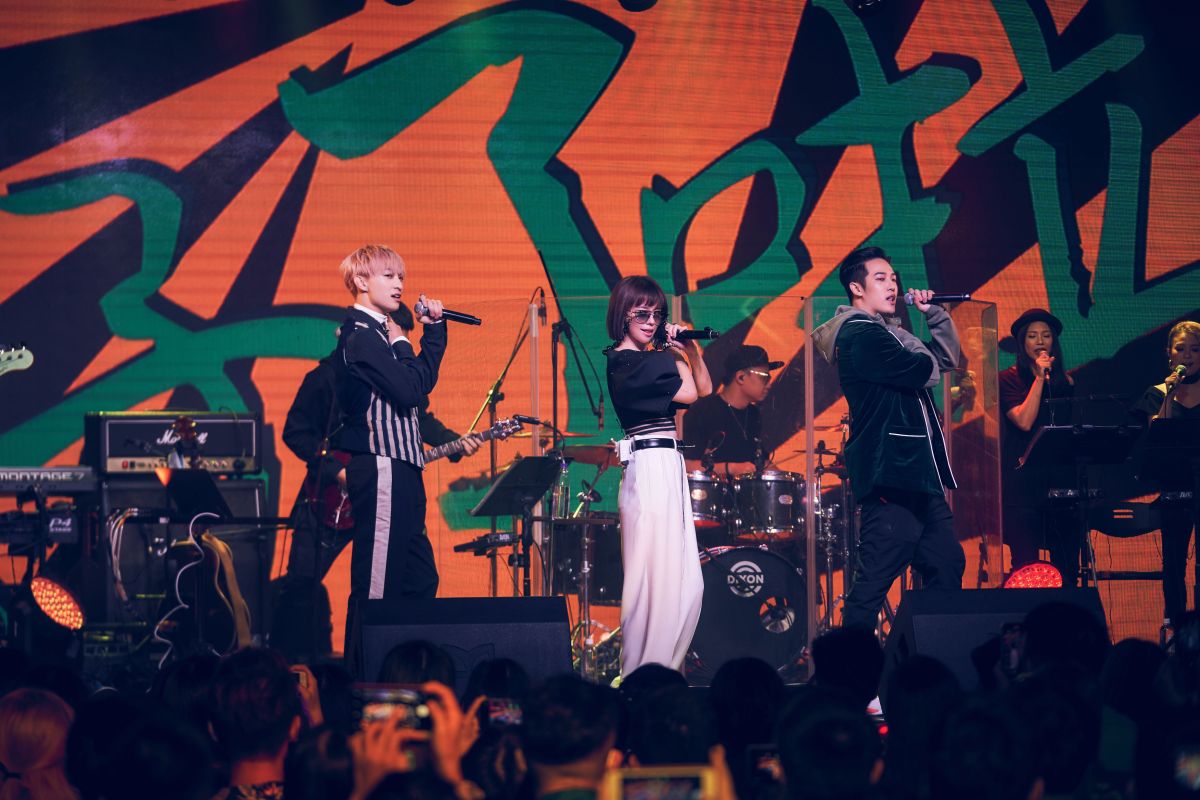 ▲徐若瑄（中）爆料熊仔（右）「宅男」的一面。（圖／索尼音樂提供）