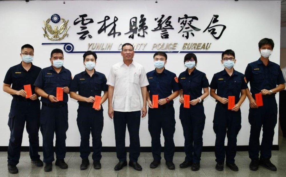 ▲8、9月成功攔阻民眾遭詐騙27件，金額高達1918萬7,300元，有功人員接受局長朱宗泰表揚。（圖／記者蘇榮泉攝，2020.10.28）