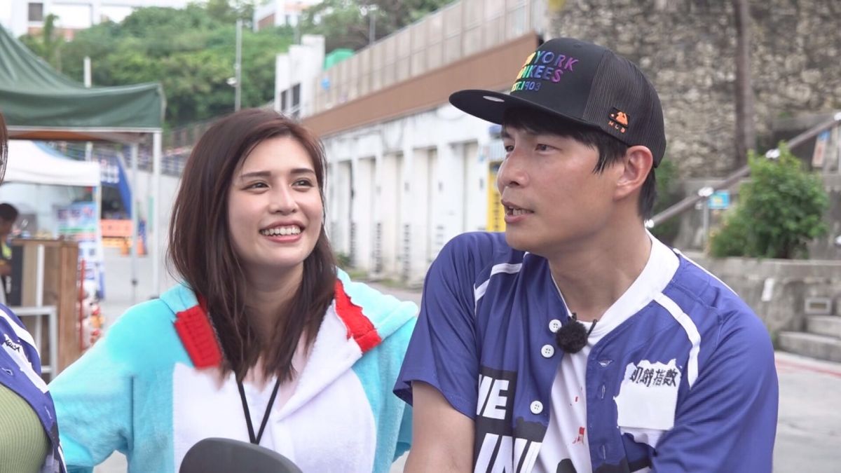 ▲夏宇童（左）、孫協志同台放閃。（圖／中視提供）