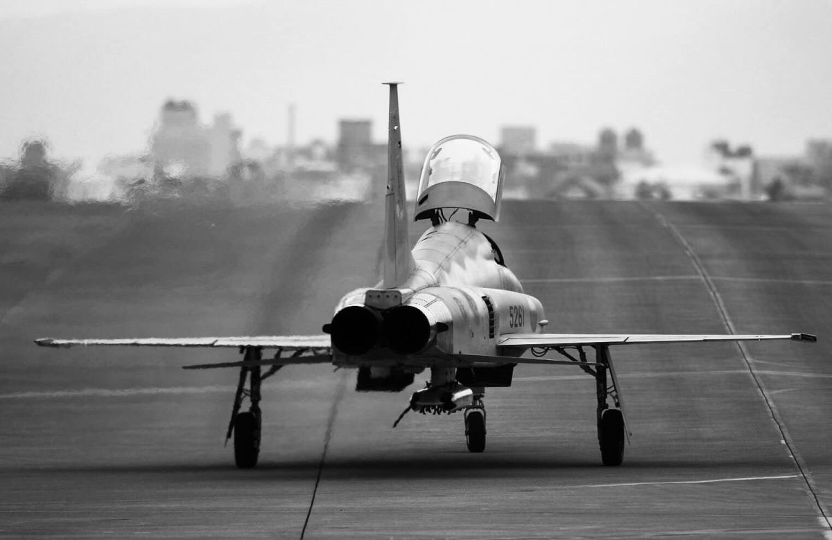 ▲F-5E戰機昨（29）日於台東發生墜海事件，駕駛朱冠甍上尉不幸殉職，國防部發言人臉書發文悼念。（圖／翻攝自國防部發言人臉書）