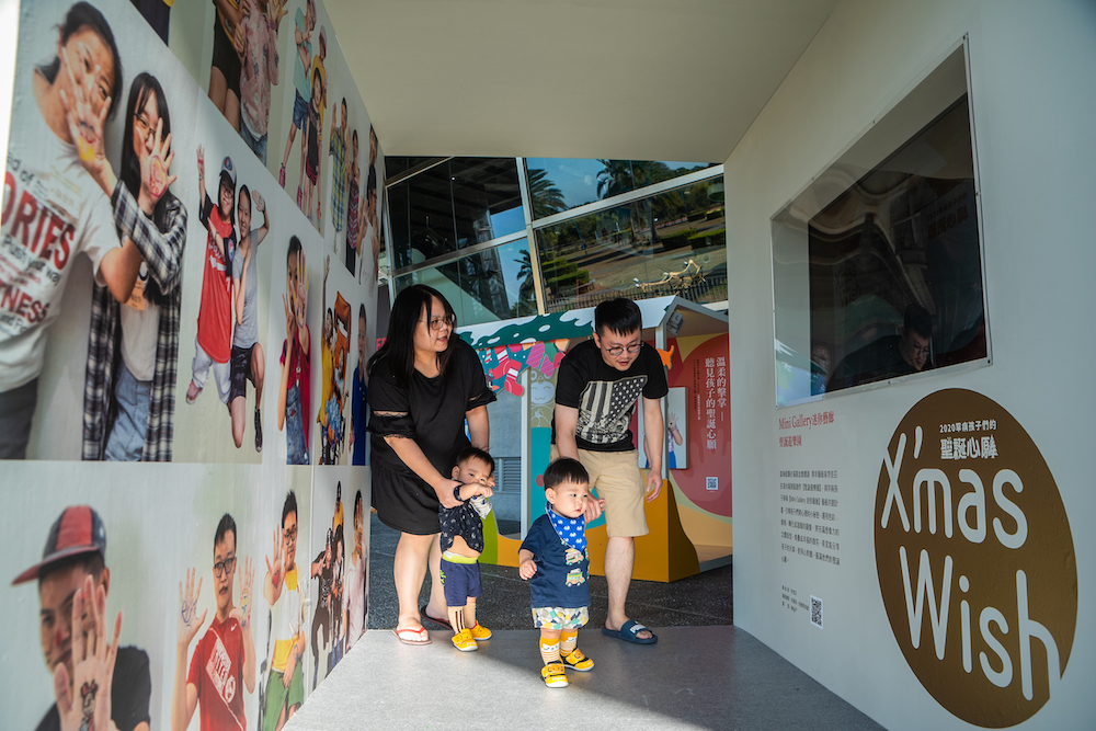 ▲錠嵂藍鵲社會福利基金會連續3年主辦「聽見孩子的聖誕心願」公益計劃，於國道清水服務區打造聖誕節互動裝置藝術。（圖／主辦方提供）