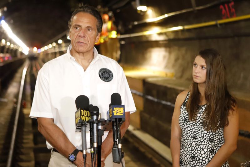 ▲紐約州長古莫(Kennedy-Cuomo)與他的女兒卡拉(Cara
