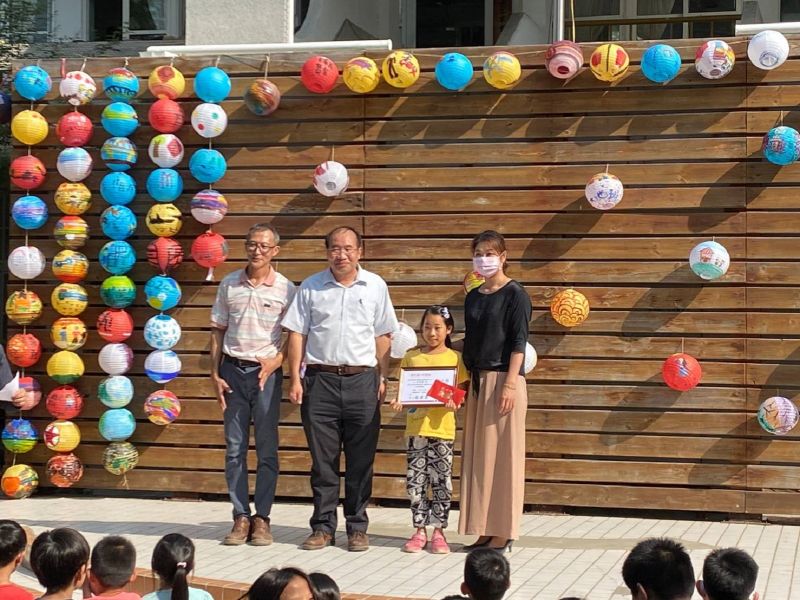▲褒忠鄉公所今日在潮厝華德福教育實驗小學進行彩繪燈籠的頒獎。(圖/記者洪佳伶攝,2020.10.30)