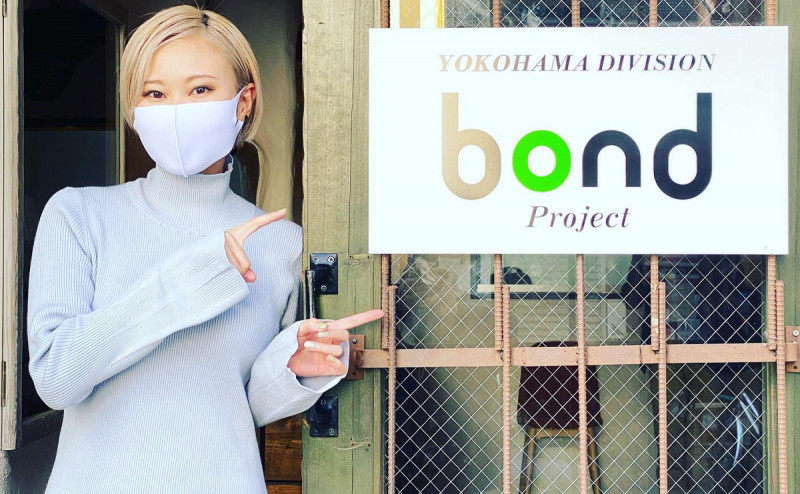 ▲日本1間社會企業「BOND プロジェクト」主打「提供無家可歸的少女歇腳之地」，是1間歡迎遊民少女們前往聊天和休息的療癒系咖啡廳。（圖／翻攝自臉書）