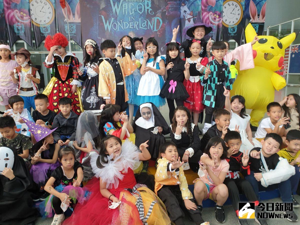 ▲台中市葳格小學歡樂萬聖節，師生化身名著劇中人，走的是文學風。（圖／記者金武鳳攝，2020.10.30)