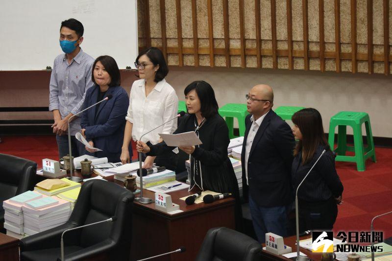 ▲國民黨高雄市議員下午針對萊豬議題質詢,火力全開。(圖/記者鄭婷襄攝)