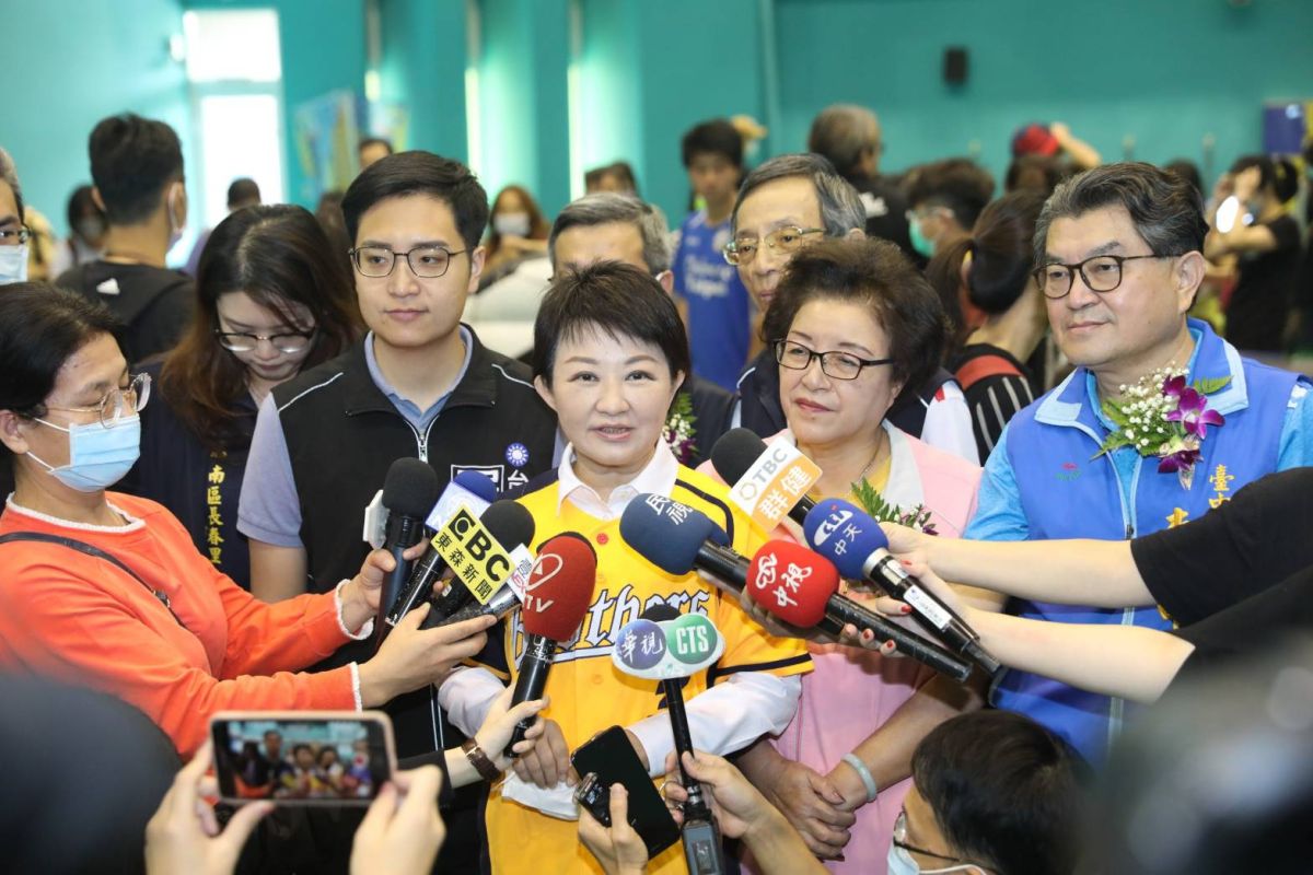 ▲中信兄弟如果輸了，市長盧秀燕將戴上爆炸獅子頭跑一天行程，她打趣地說，「我喜歡吃獅子頭，不喜歡戴爆炸獅子頭」(圖／柳榮俊攝2020.10.31)
