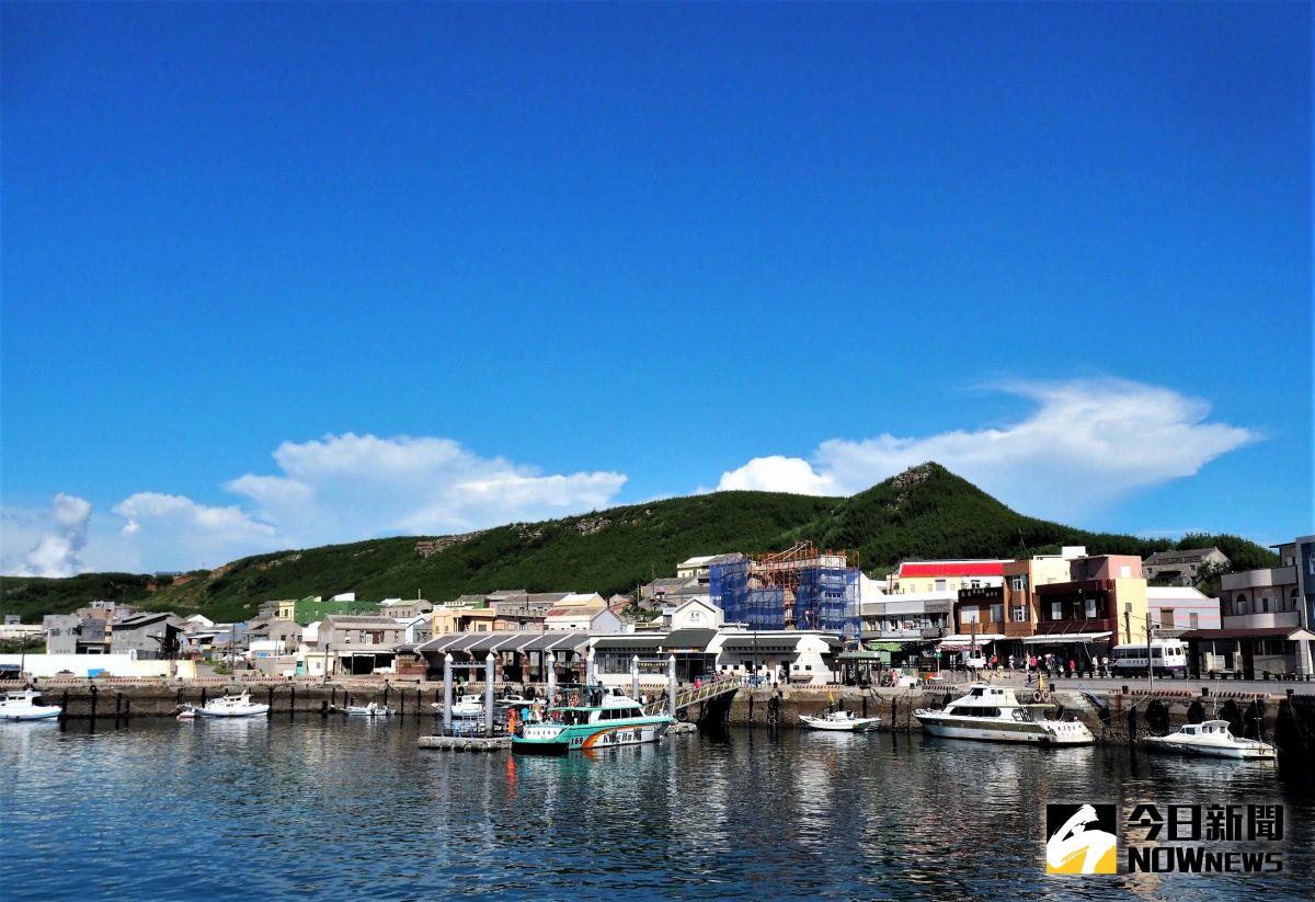 ▲澎湖縣政府旅遊處辦理「來去虎井聽故事遊程設計工作坊」，課程開始當天30位學員頂著8級強陣風，熱情共譜虎井深度旅遊的基石。（圖／記者張塵攝，2020.10.31）