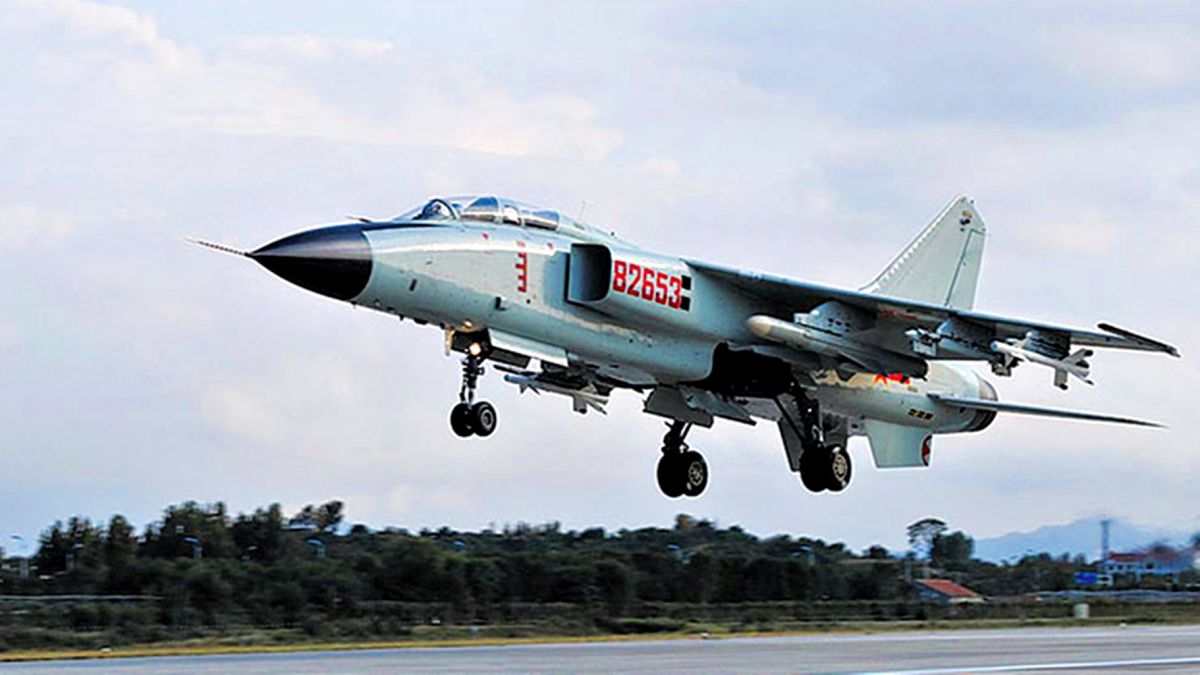 ▲中國文化大學社會科學院院長趙建民接受《NOWnews 今日新聞》採訪表示，他認為解放軍不是沒有可能發動兩岸戰事，若真要修憲，應首重避險。（圖／翻攝中國大陸國防部官網）