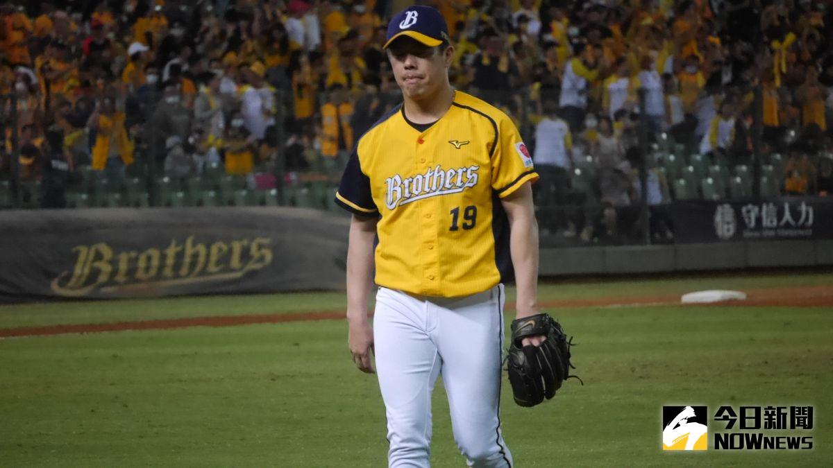 ▲中信兄弟鄭凱文挨轟後被換下場。（圖／吳政紘攝）