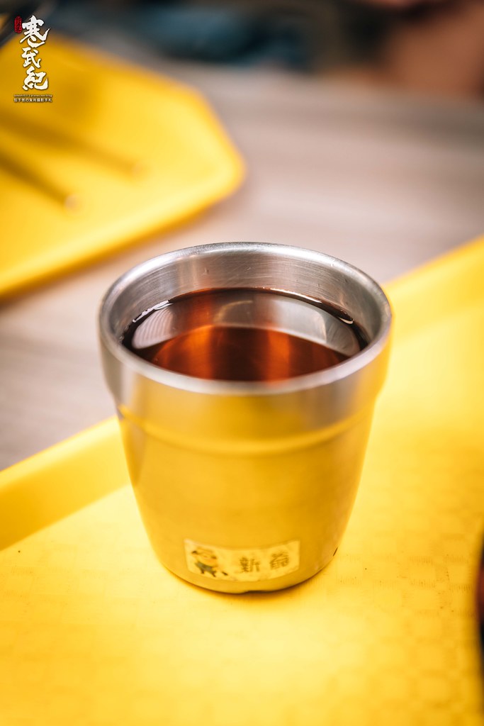 ▲候餐的時候可以去拿一杯免費的冬瓜茶來喝。（圖／寒武紀）