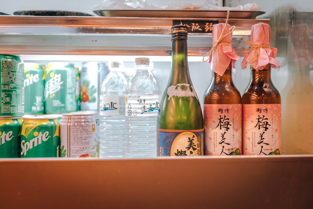 ▲各式軟性飲料、汽水，也有日本酒、梅酒。（圖／寒武紀）