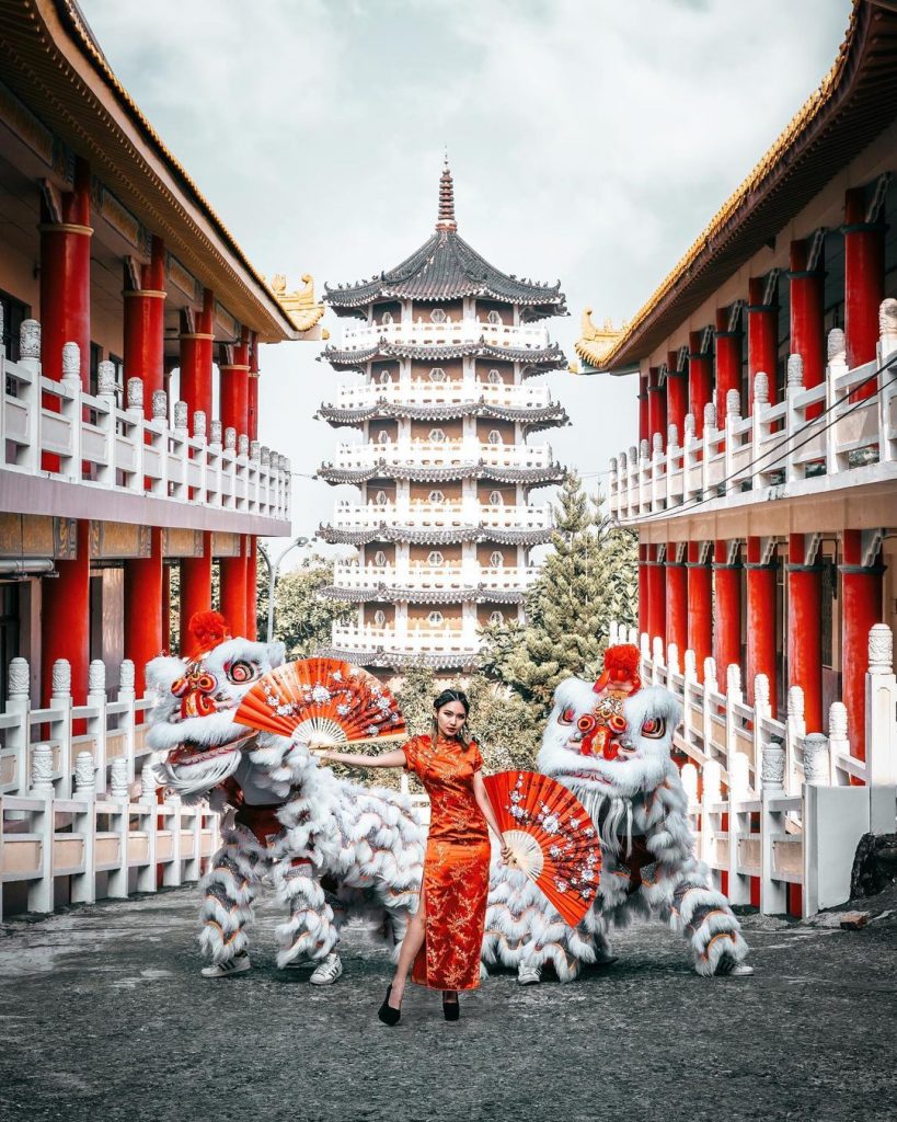 ▲九品塔矗立正中間 | From the back of the Daxian temple, you can take pictures of the distant Jiuping columbarium standing right in the middle. (Courtesy of @yuhuan2k/Instagram)