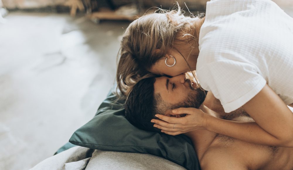 ▲上班時男友傳給我一部A片，晚上我們跟著劇情做了。（圖／shutterstock）