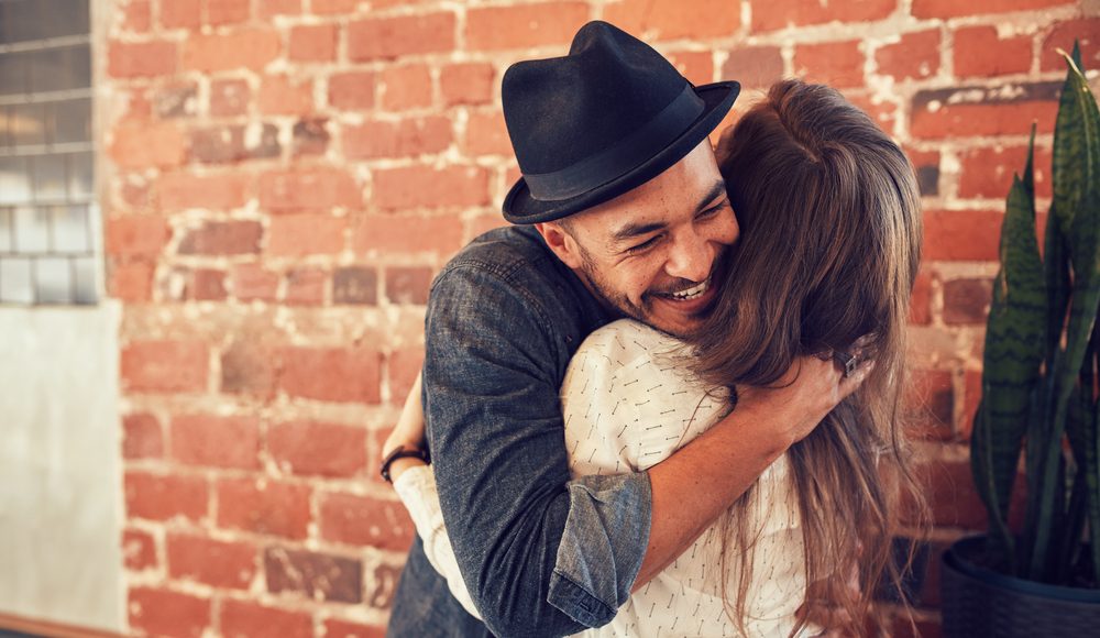  ▲十秒內結束的親切招呼三步驟，瞬間讓對方覺得「見到你真好」！（圖／Shutterstock）