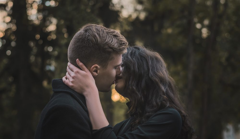  ▲哪些星座越禁忌的愛情越是難以脫身呢？（圖／Shutterstock）