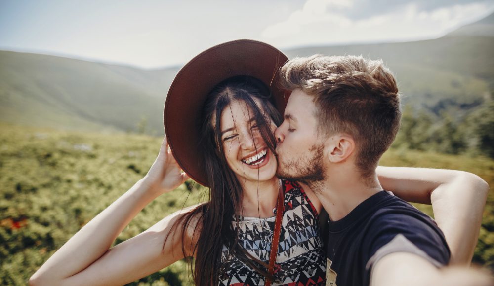  ▲曬恩愛是一個男人在戀愛中的義務和責任，不接受反駁。（圖／Shutterstock）