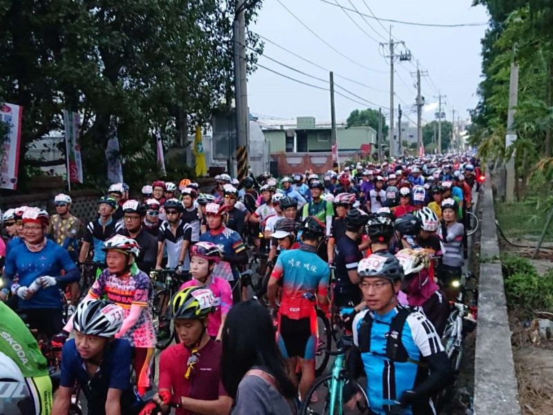 ▲吸引近千人響應參加環大雲林自行車挑戰。(圖/記者洪佳伶攝,2020.11.01)