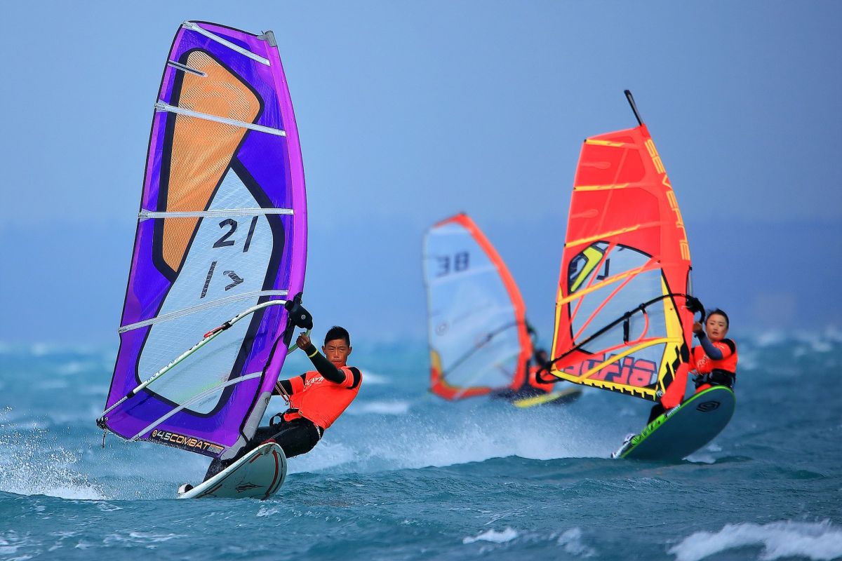 ▲冬季風帆系列賽首先登場的是「第三屆澎湖風箏浪板邀請賽」與「冬季風浪板公開賽」，還有特色經典海鮮料理。（圖／澎湖風帆協會提供）