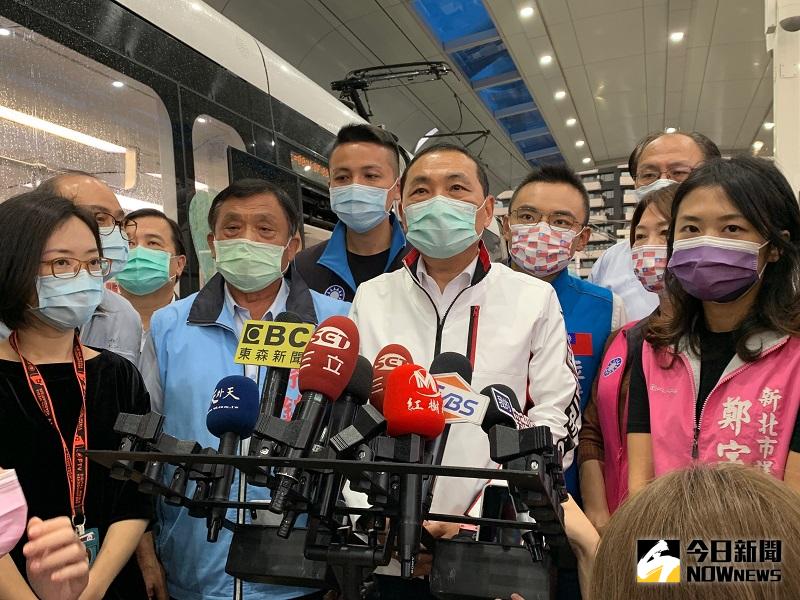 ▲侯友宜表示，即使是防疫期間，他每個月還是開兩次會報，包括治安和警政會報，就是要把預防工作做到位、守護新北市。(圖/記者康子仁攝)