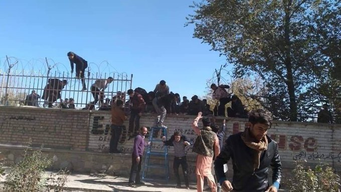 ▲阿富汗喀布爾大學發生槍擊案，造成19人死亡，特種部隊也立馬到場協助疏散。（圖／翻攝自《Ahmad Mukhtar》Twitter ） 