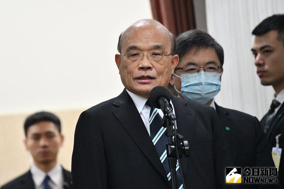 ▲行政院長蘇貞昌在立院答詢時提及信功實業支持政府的政策，國民黨「撿到槍」批評蘇是在「抹黑信功挺萊豬」，行政院則澄清蘇貞昌沒有說這樣的話。（圖／記者林柏年攝）