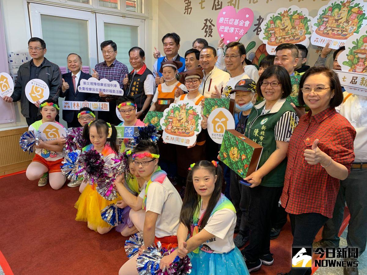 ▲侯友宜呼籲善心人士，可以出資購買唐寶寶所做的禮盒，希望在農曆春節前，將這些禮盒贈送給全國唐寶寶弱勢家庭。(圖/記者康子仁攝)