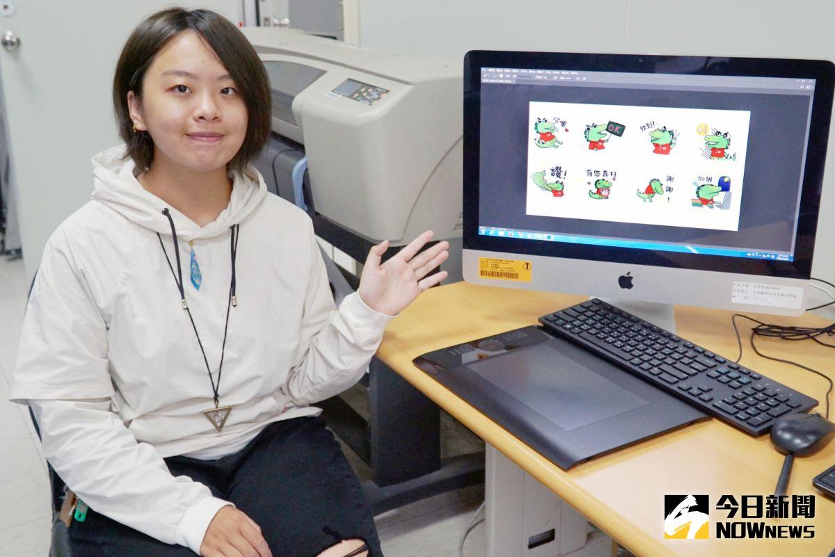▲多媒體學程大二生陳昱安設計了鱷魚貼圖。（圖／記者陳雅芳攝）