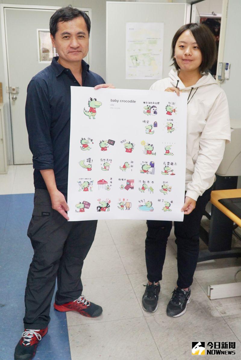 ▲多媒體學程大二生陳昱安(右)與黃懷德老師(左)分享作品。(圖/記者陳雅芳攝,2020.11.03)