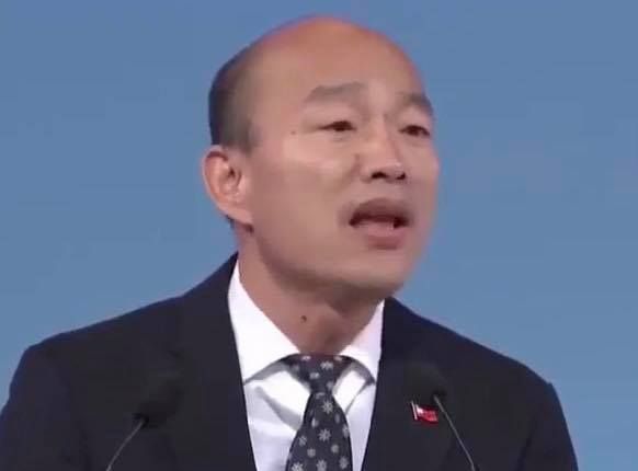 ▲臉書粉專台灣迷因響應「發一張有聲音的圖片」,以前高雄市長韓國瑜為主角,結果引發熱議。(圖/翻攝台灣迷因)