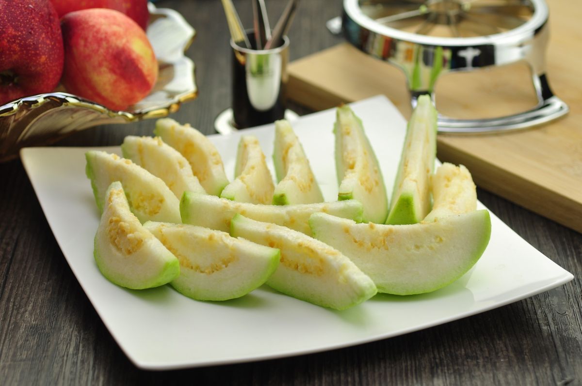 ▲吃芭樂沾「梅粉」最對味？這一招讓網友跪著看。（示意圖／取自 pixabay ）