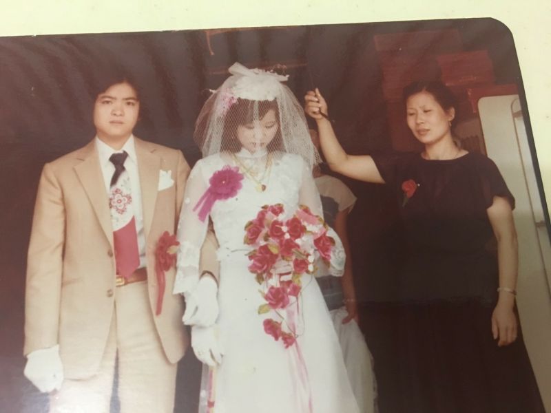 ▲米可白曝光當年父母結婚照。（圖