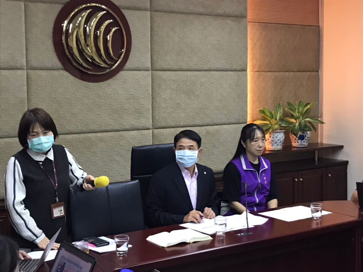 ▲NCC副主委、發言人翁柏宗（中）表示，如果新任委員無法順利提名過關，連帶影響到iPhone 16、17等新機的型式認證。（圖／記者賴志昶攝）