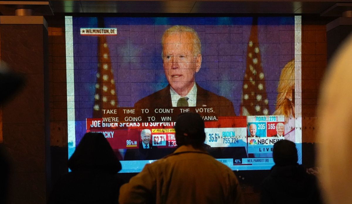 ▲美國總統大選今（4）日陸續開票，戰況膠著數小時拜登以238票領先川普213票。（圖／美聯社／達志影像）